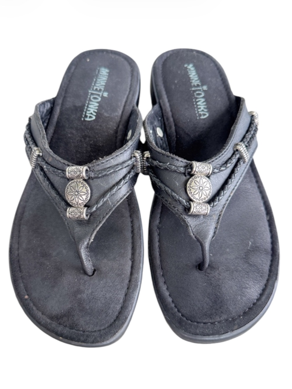 Minnetonka black genuine leather silver beaded flip flop sandals size 7
